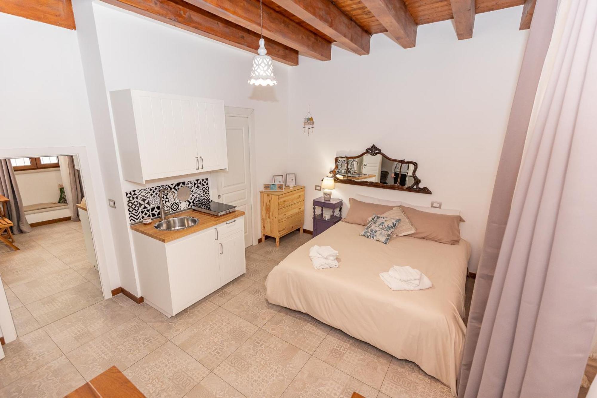 Apartment Centro Storico Redmood House A 5 Min Dal Mare, Wi-fi, A/c E Netflix *