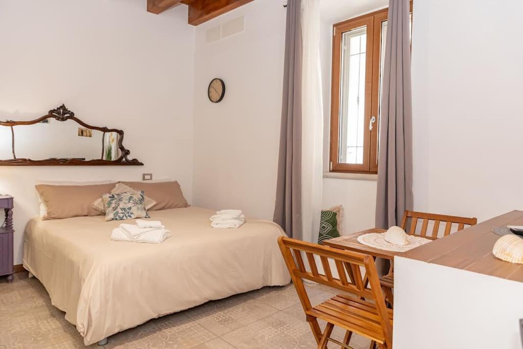 Centro Storico Redmood House A 5 Min Dal Mare, Wi-fi, A/c E Netflix Barletta